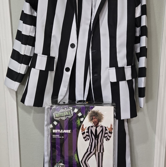 Spirit Other - Spirit Halloween Beetlejuice Costume Adult Small Jacket Pants Tie Black White